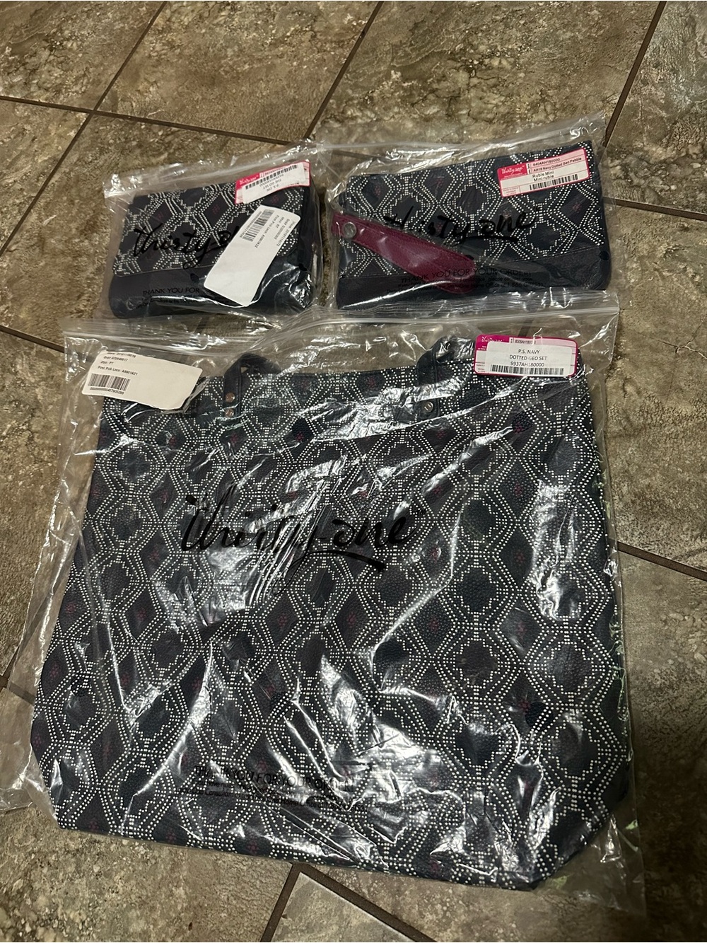 Thirty One PS on the go set with bonus clutch!